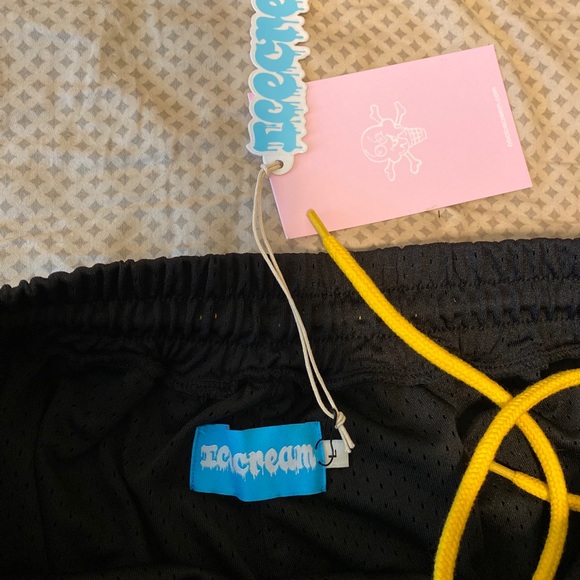 ICECREAM EXCLUSIVE RUNNING DOG BASKETBALL SHORTS - Picture 5 of 10